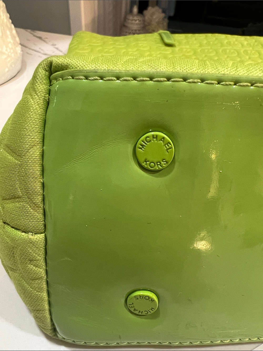 Michael Kors Het Set Neoprene Large Neon Lime Embossed Logo Tote - Picture 9 of 16